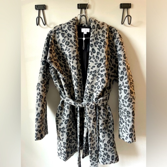 Mud Pie, women’s Medium, gray leopard print fuzzy warm cozy fall or winter coat - Picture 1 of 5